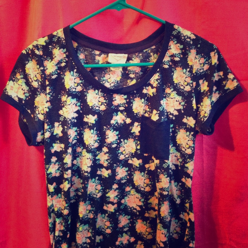 Flower tee 😊✨🌺