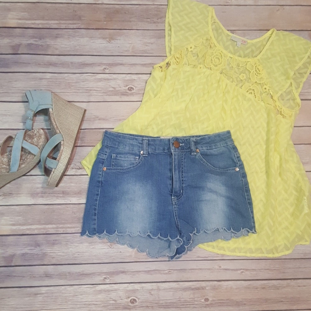 Scallop Trim Shorts