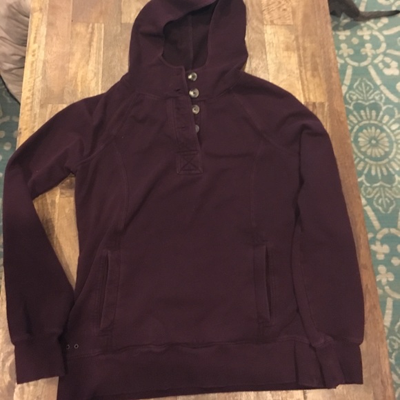 burgundy converse hoodie
