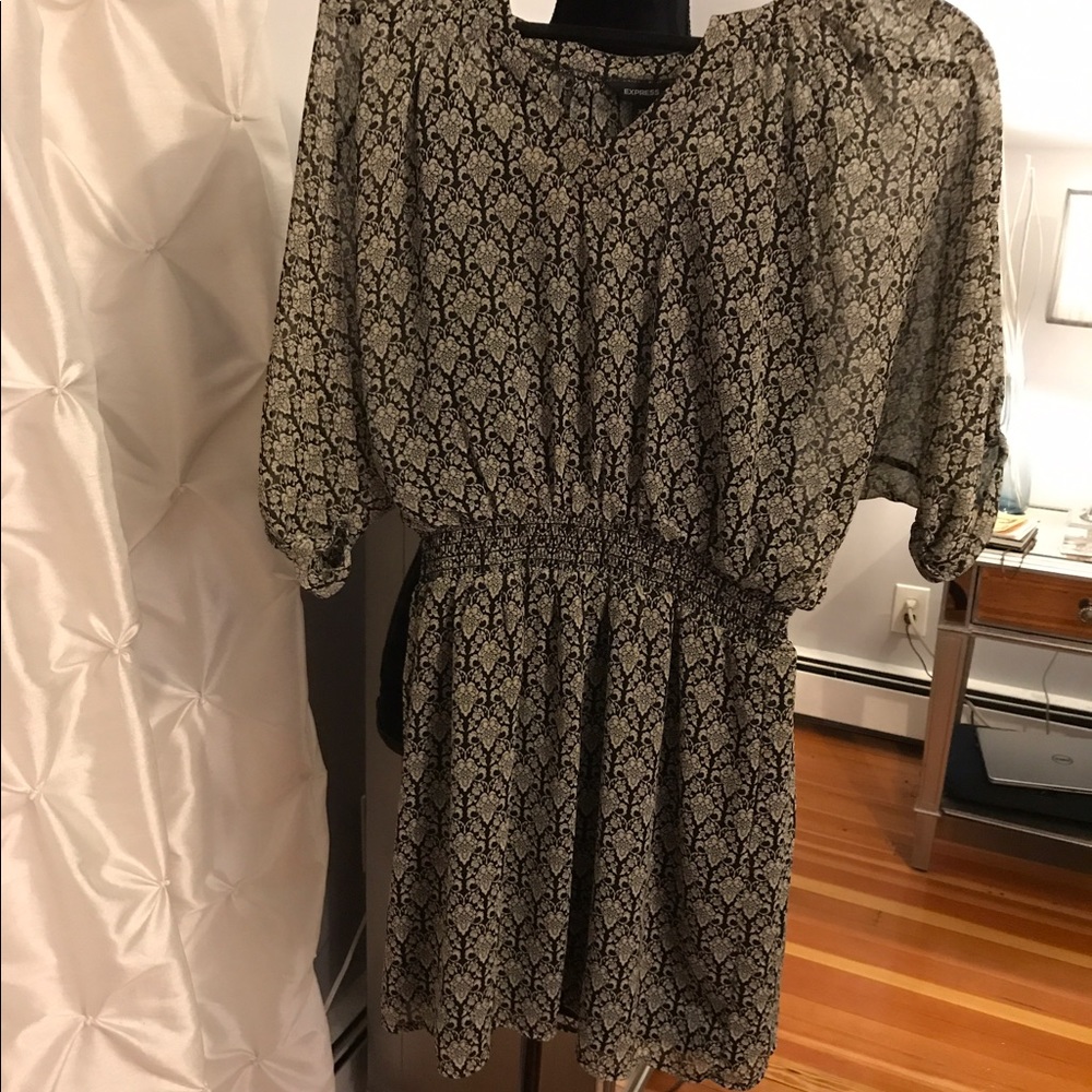 Black and white blouson dress