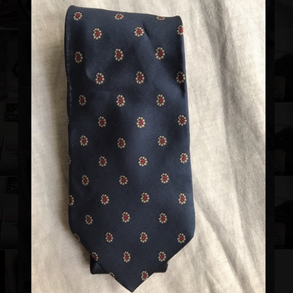 Vintage Oscare de la Renta print tie.