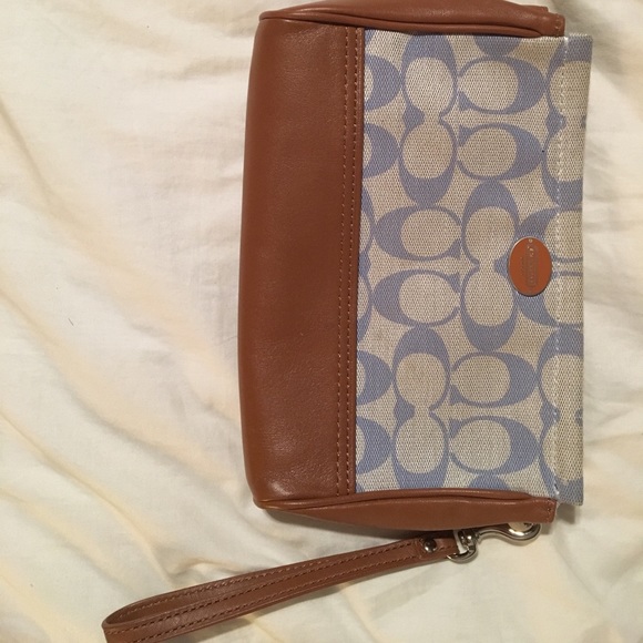 Coach wristlet - Picture 1 of 4