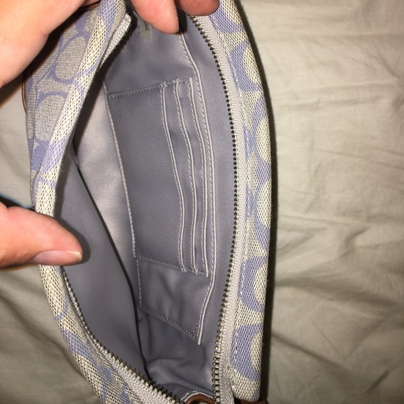 Coach wristlet - Picture 4 of 4