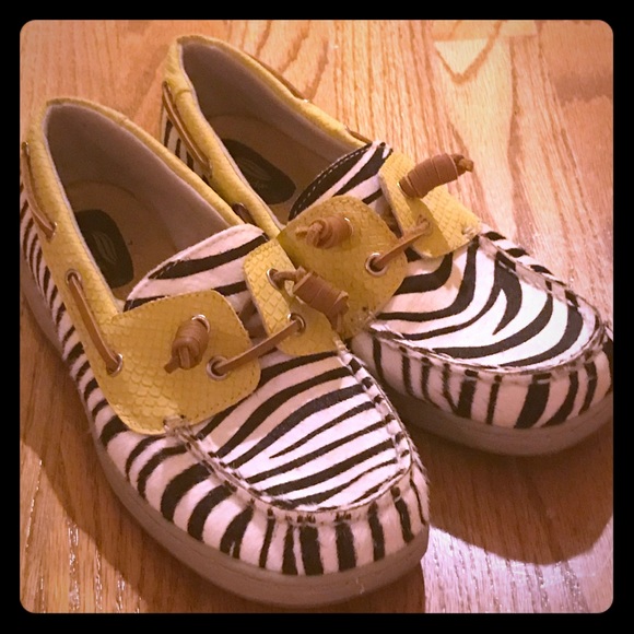 maui island Shoes Maui Island Zebra Pony Boat Shoes Size