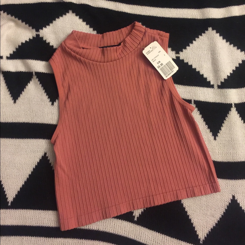 Trendy crop top just in time for the summer