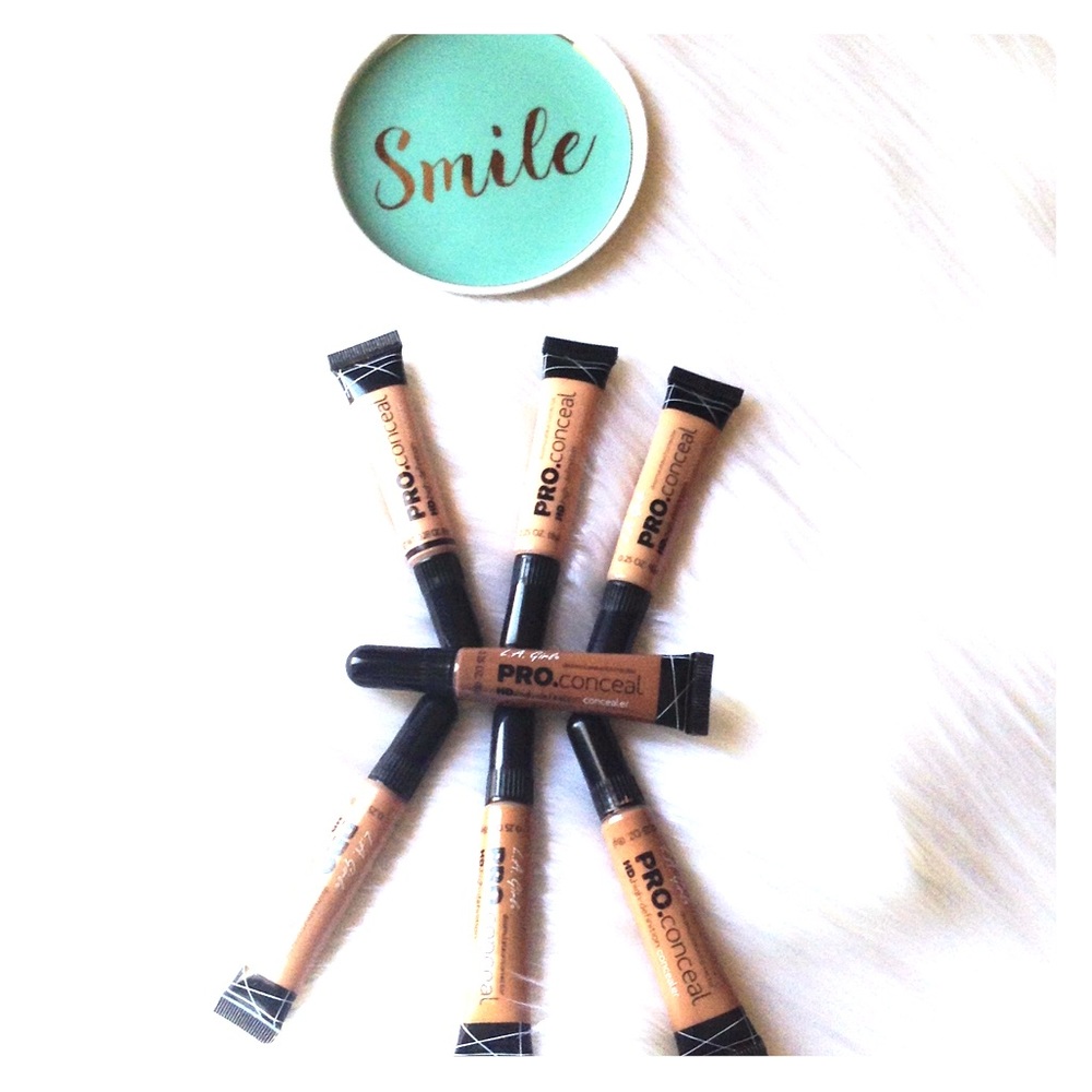 Bundle of LA GIRL HD PRO CONCEAL concealers 💫