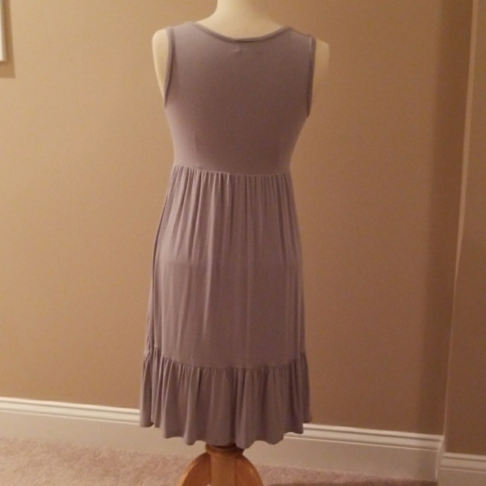 SALE💖💖gray dress with fabric gem embellishment - Picture 2 of 2