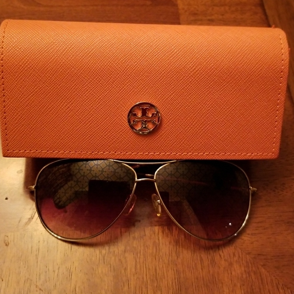 Tory Burch Aviators sunglasses