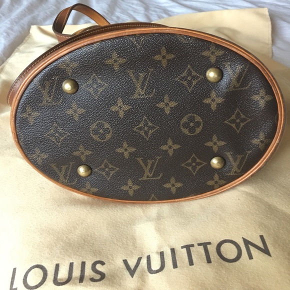 Louis Vuitton - Picture 2 of 4