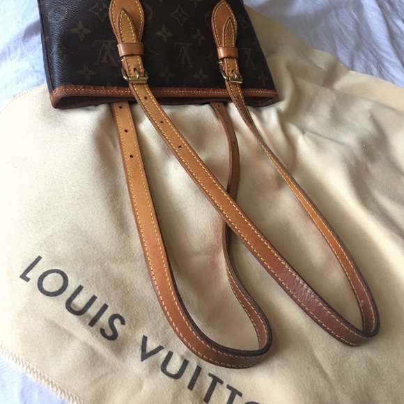 Louis Vuitton - Picture 3 of 4