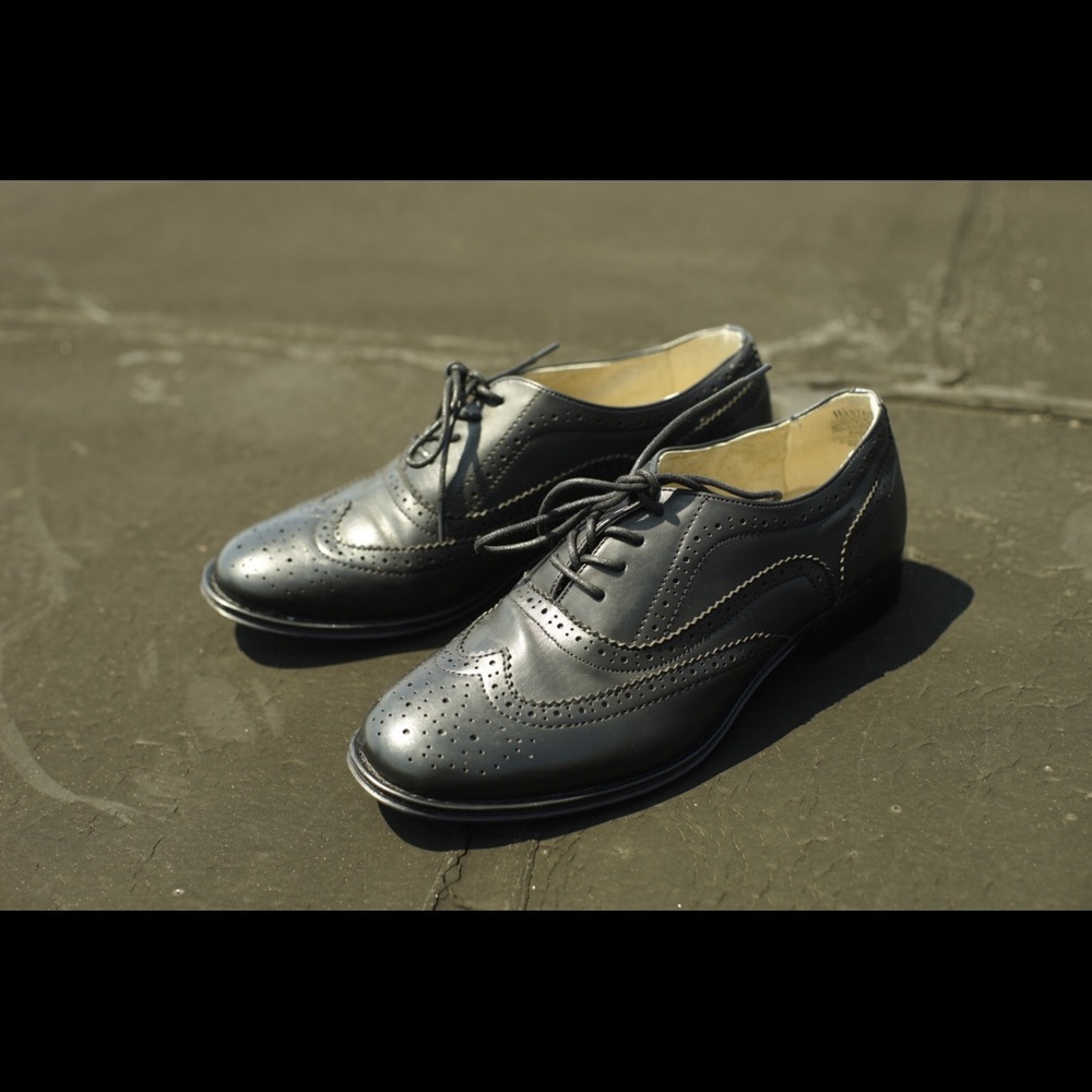 WANTED black leather Oxford shoes 8.5