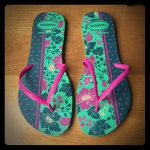 Pristine Havaiana's flip flops size 9/10