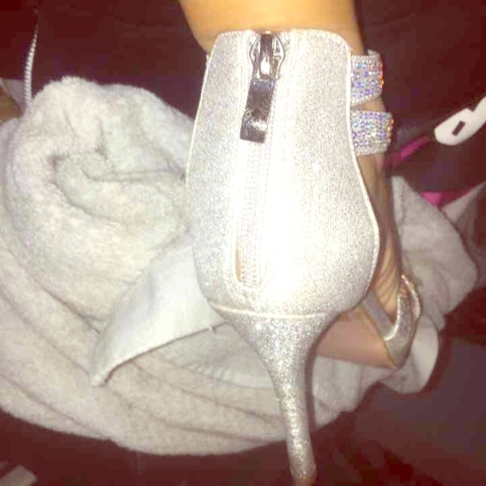 Shiny heels - Picture 3 of 4