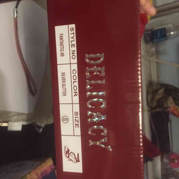 Shiny heels - Picture 4 of 4