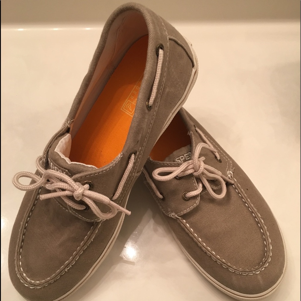 Brown Sperry boat shoes