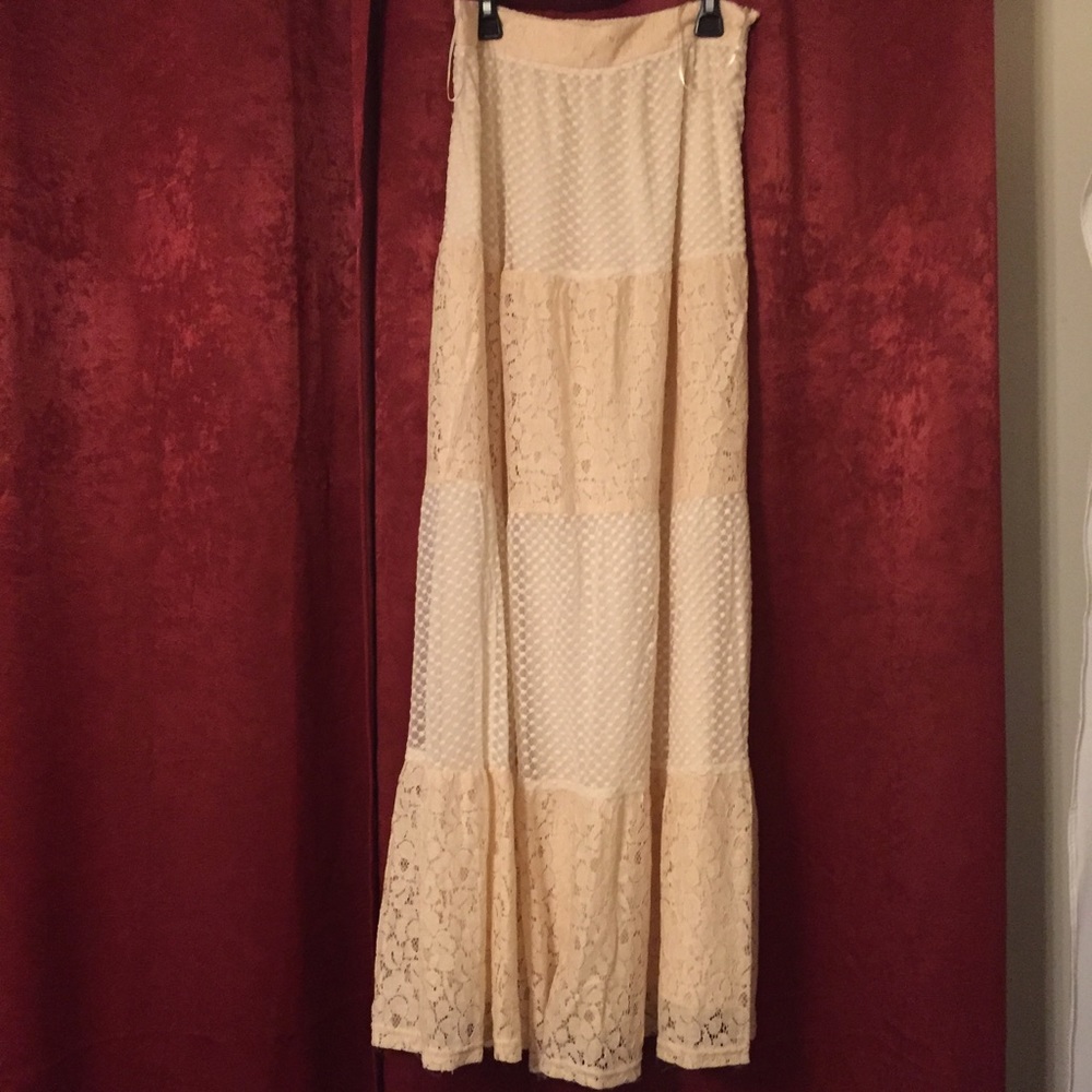 Long cream skirt, lace
