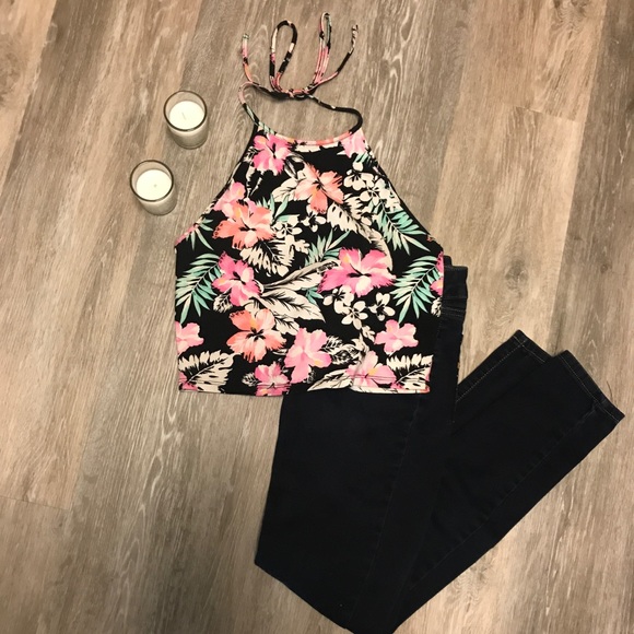 DONATED @markwelch376 - Forever 21 Halter Crop Top - Picture 2 of 5