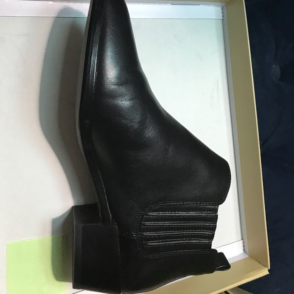 Michael Kors booties - Picture 8 of 8