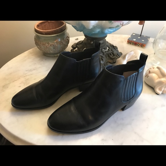 Michael Kors booties - Picture 2 of 8