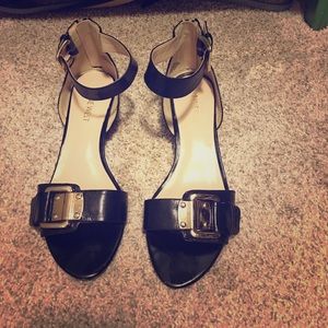 Nine West black and gold flat shoes