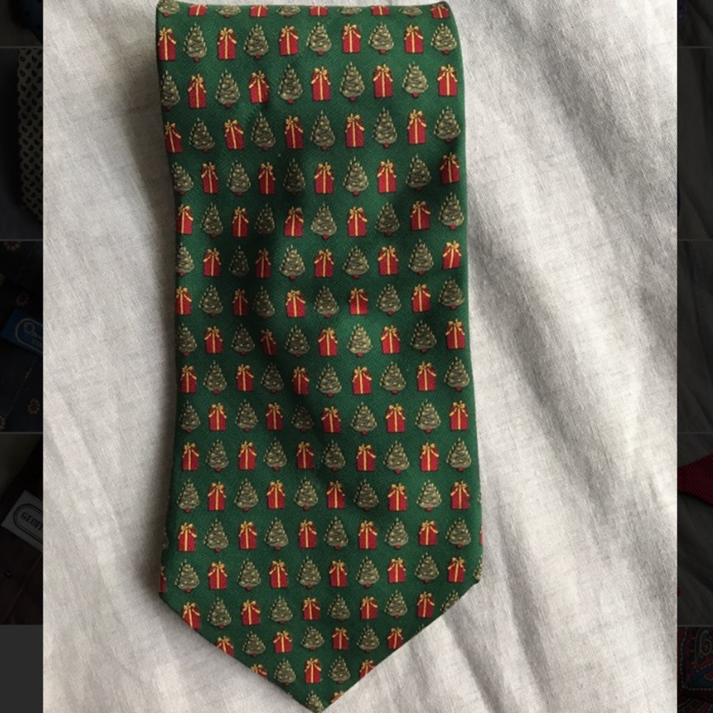 Vintage Brooks Brothers holiday collection tie.