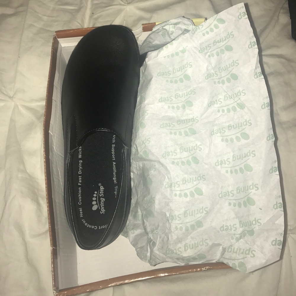 Non-skid oil resistant  shoes BRAND BEW IN BOX