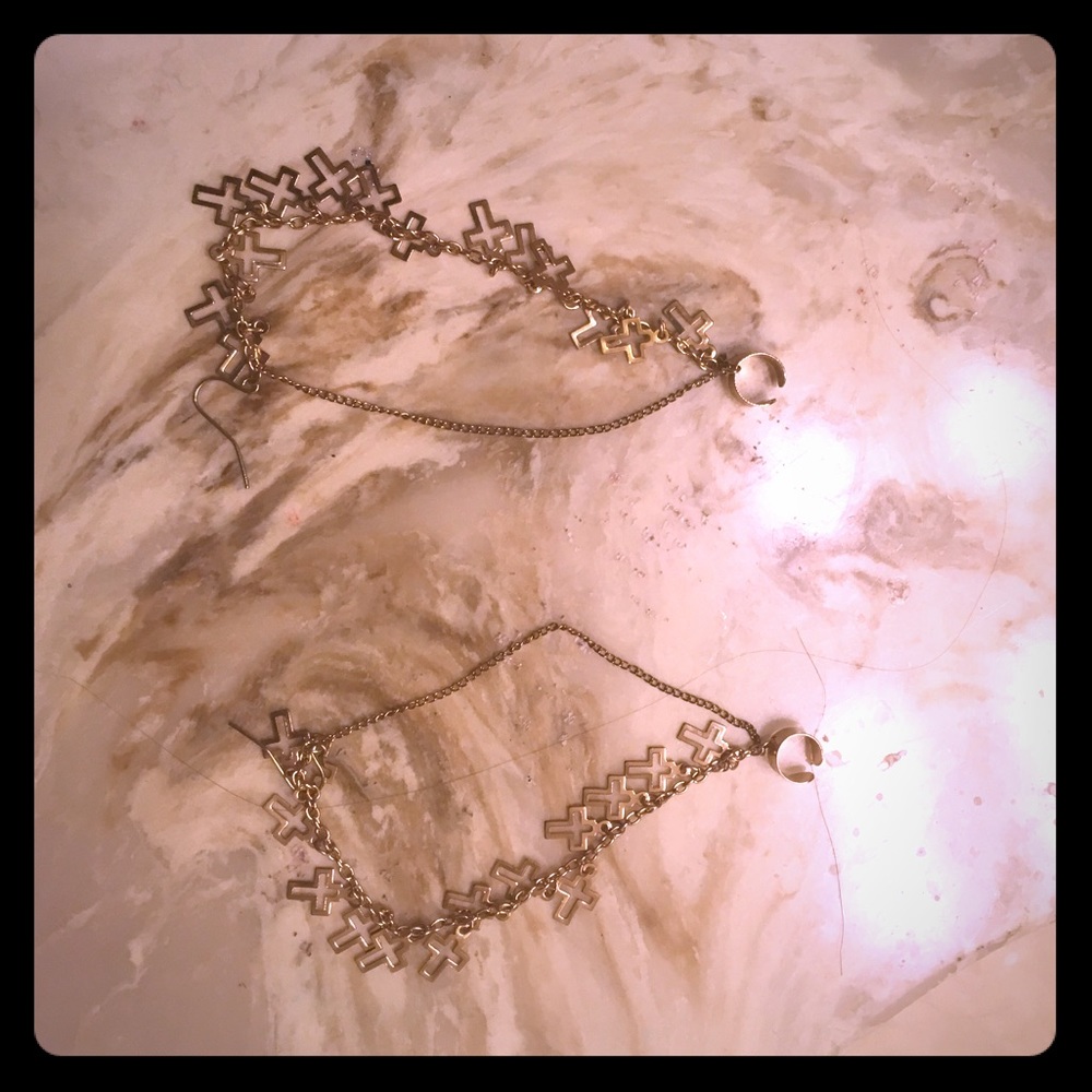 Gold earring with crosses