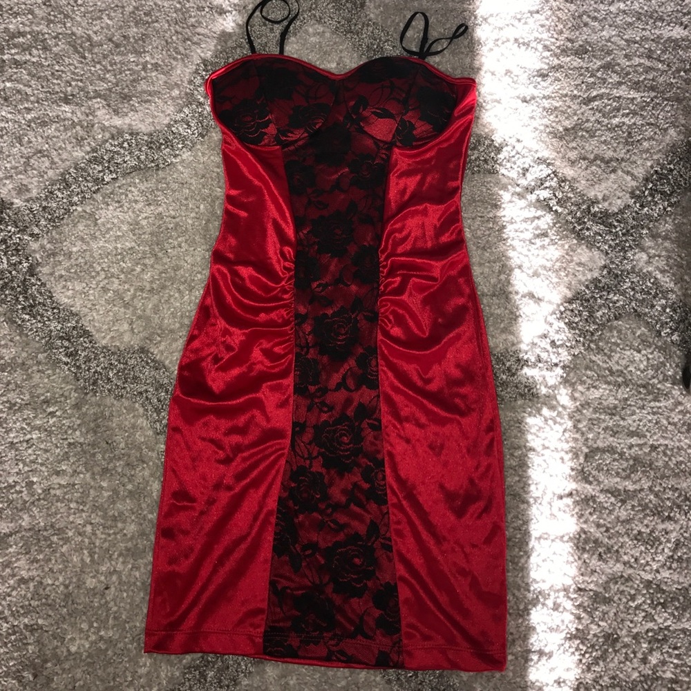 Red and black lace 👗