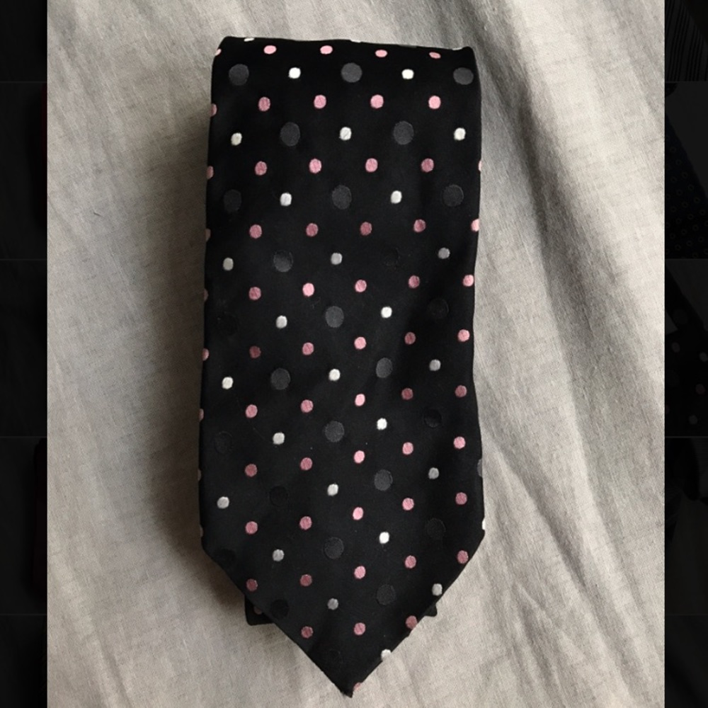 Vintage Geoffrey Beene silk polka-dot men's tie.