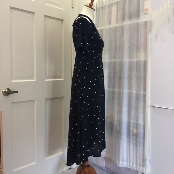 🎉HP🎉Cold-shoulder Hi-Lo white polka dotted dress - Picture 7 of 8