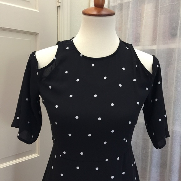 🎉HP🎉Cold-shoulder Hi-Lo white polka dotted dress - Picture 2 of 8