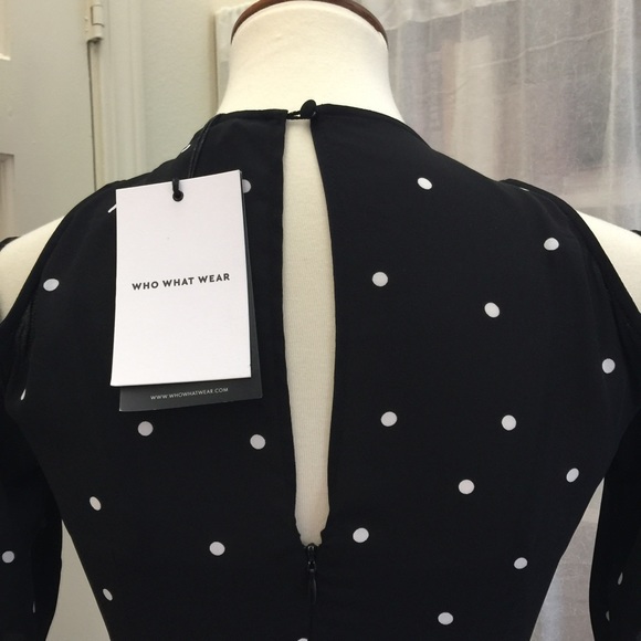 🎉HP🎉Cold-shoulder Hi-Lo white polka dotted dress - Picture 4 of 8