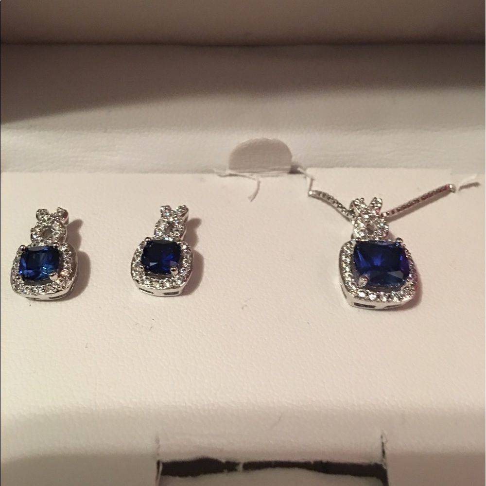 Earring/necklace set.