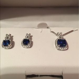 Earring/necklace set.