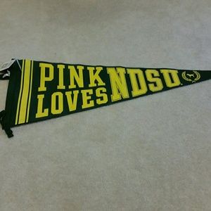 VS Pink banner