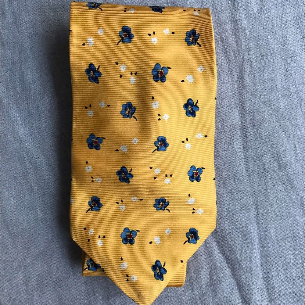 Vintage GAP yellow floral print men's necktie.