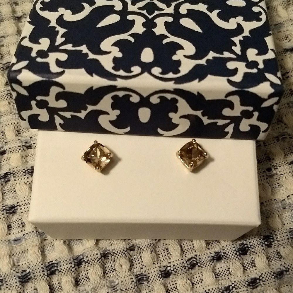 Topaz color stud earrings 💐SALE💐
