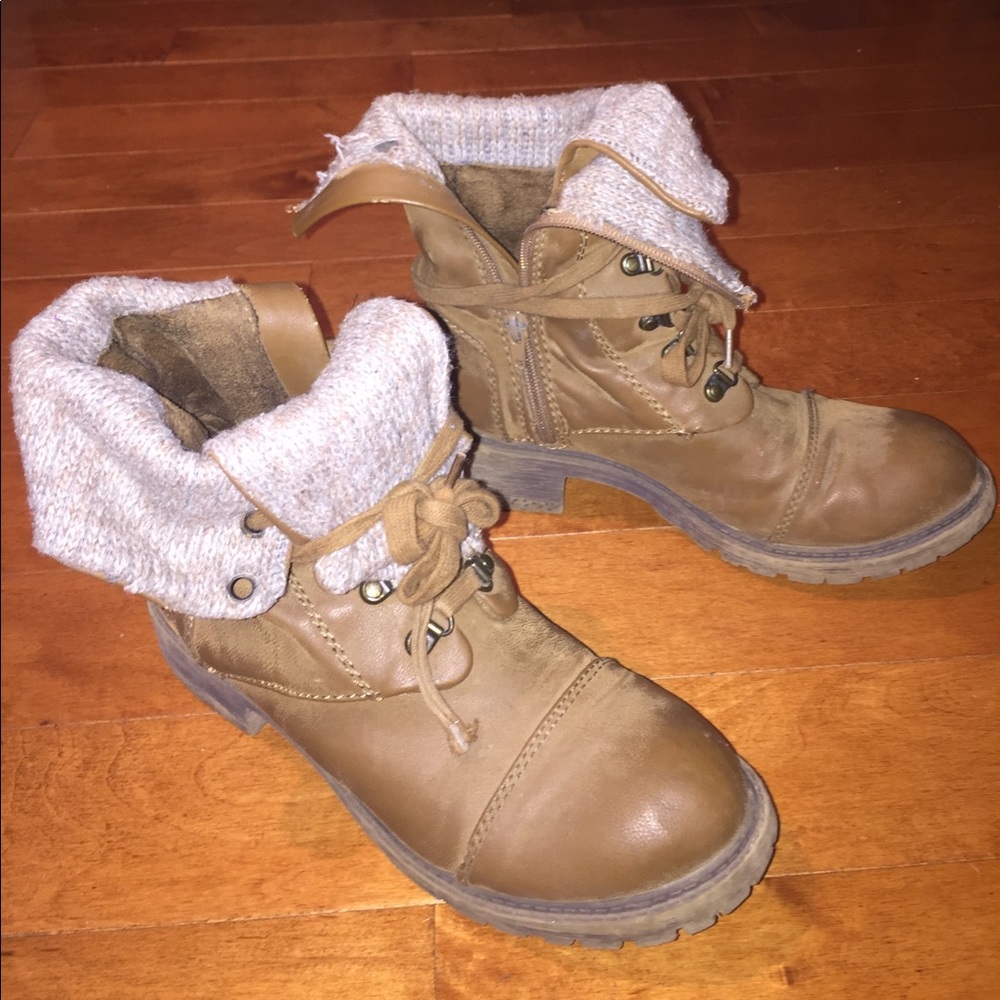 Fold over combat boots