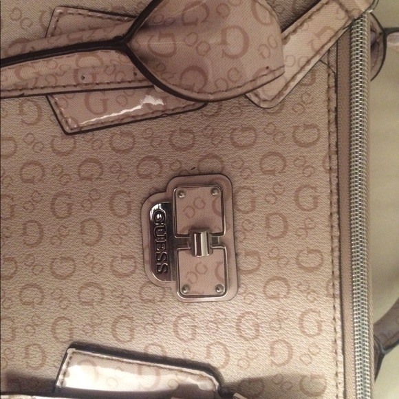 Guess Tote/Handbag - Picture 2 of 6
