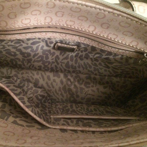 Guess Tote/Handbag - Picture 3 of 6