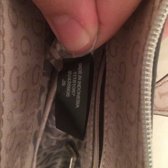 Guess Tote/Handbag - Picture 5 of 6