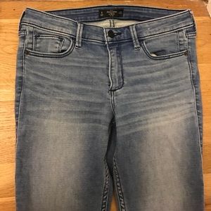 Skinny jeans with jegging fabric