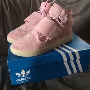 Baby pink adidas Tubulars