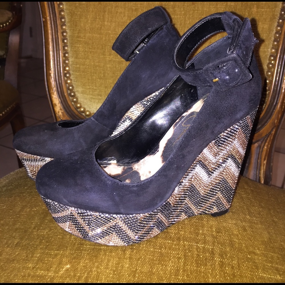 Sequenced Platform Wedges