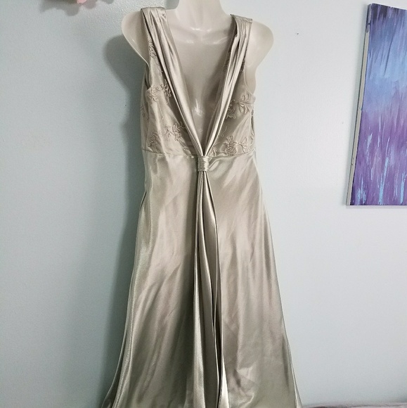 Green metallic satin gown - Picture 3 of 4