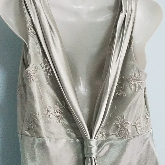 Green metallic satin gown - Picture 4 of 4