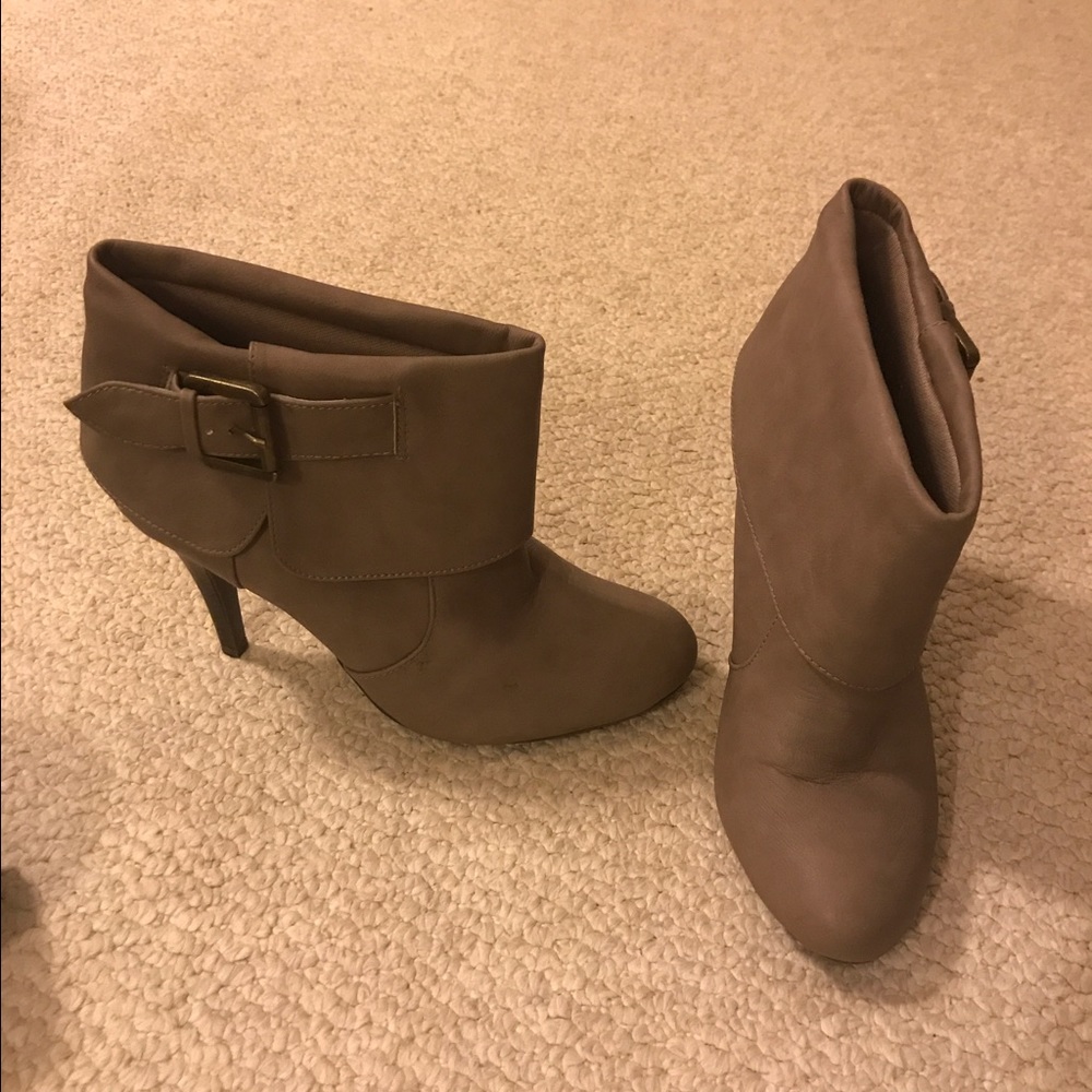 Size 9 New Directions boots worn once