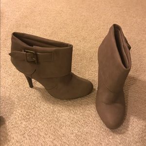 Size 9 New Directions boots worn once