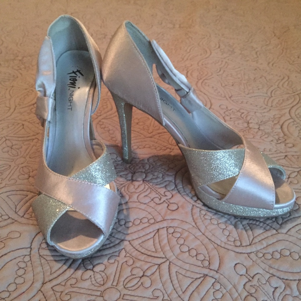 Silver Sparkle Pumps. Perfect for homecoming!