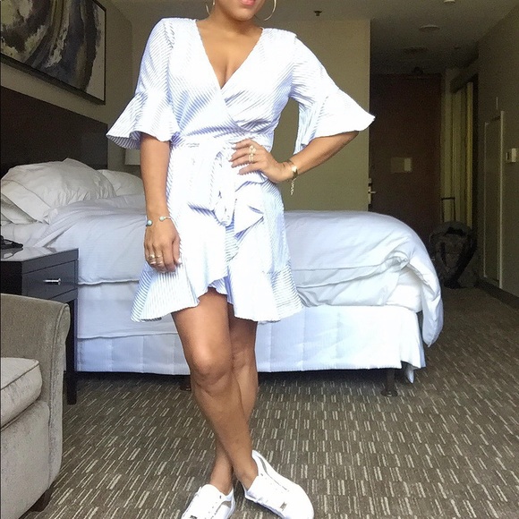 LAST ONE! Blue & white striped wrap dress💙, sz L - Picture 7 of 8